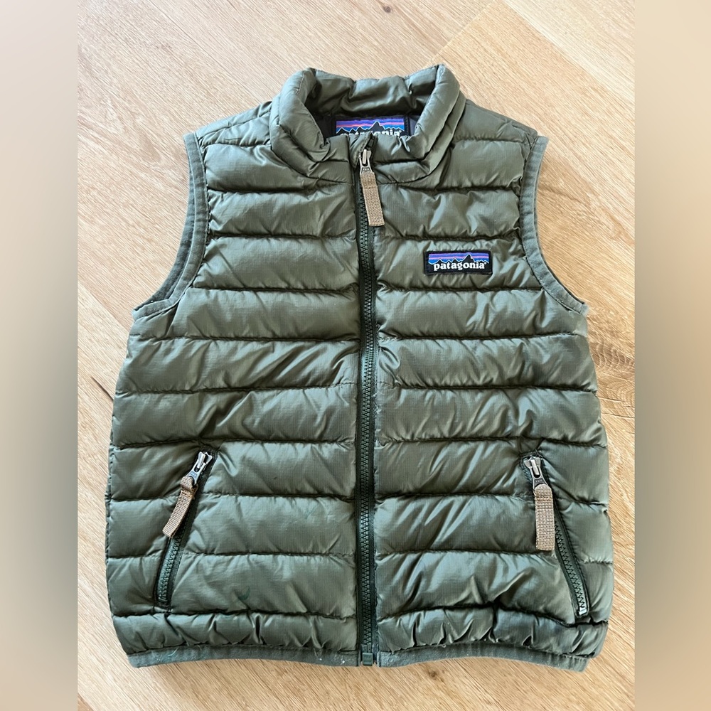 Patagonia down forest green vest 2T